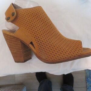 Vince Camuto Block Heel Slingback Sandals Size 8.5 Medium